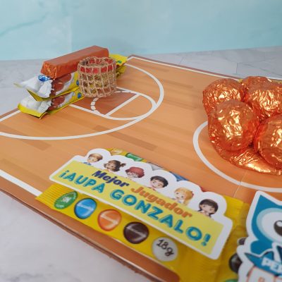 tarta temática chocolatinas personalizada